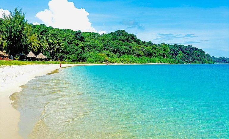 Discovering Hidden Beaches: Unearthing Secluded Shores on Island Paradises